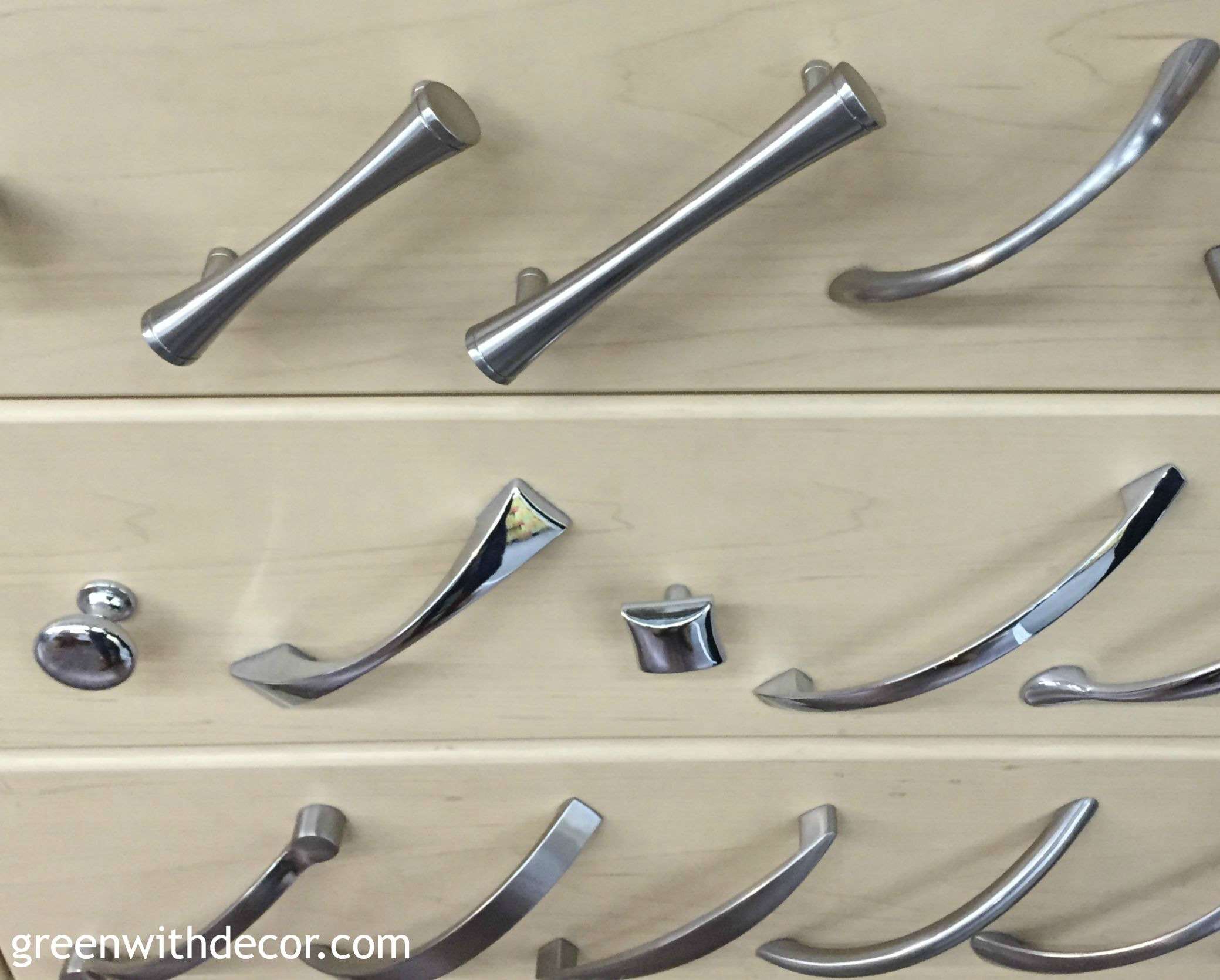 Great tips for picking kitchen cabinet handles. Color, shape, size, etc.| Green With Decor