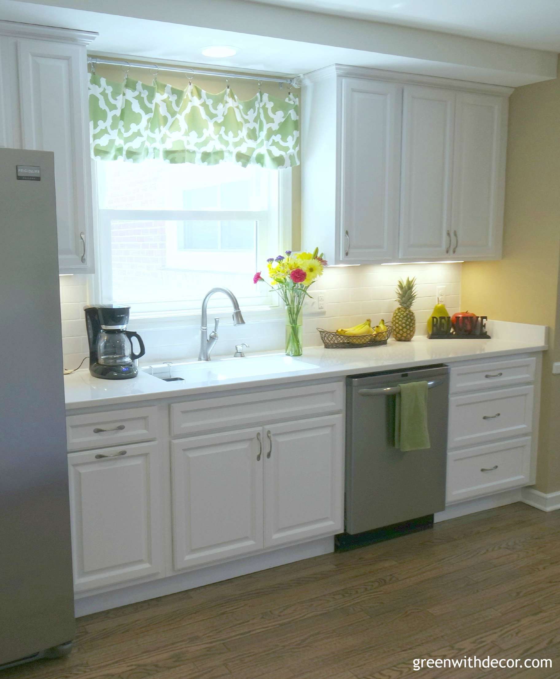 Things to consider when picking a kitchen sink – great tips! | Green With Decor