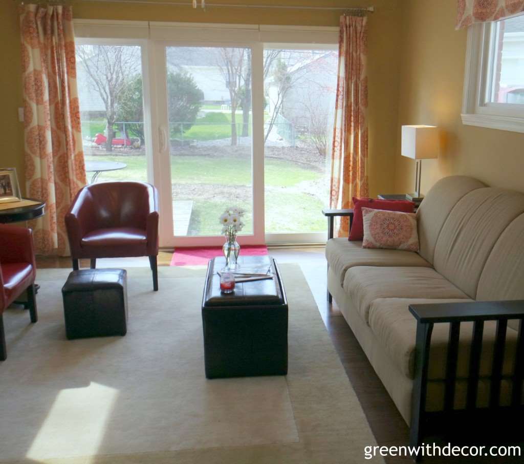 I love this family room! It’s so cozy. And a lot of her shopping for this room is from TJ Maxx, Target and Homegoods. Love shopping on a budget! | Green With Decor