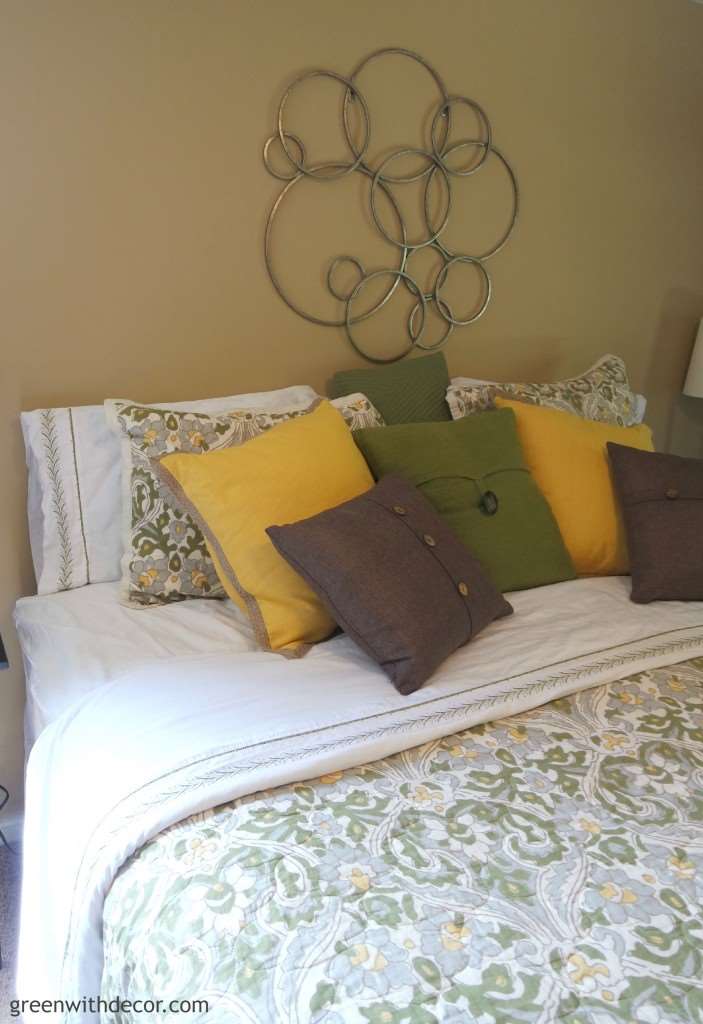 White bed linen with green cushions & bedhead  Green bedding bedroom, Bedroom  cushions, White linen bedding