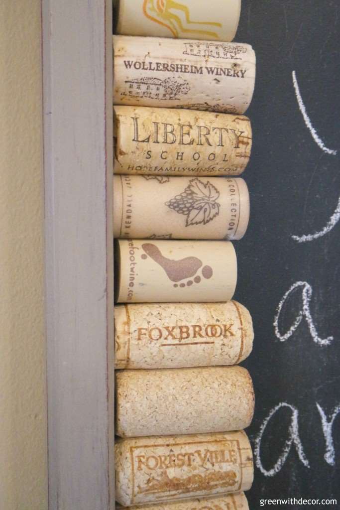 What a fun, easy DIY project with wine corks and chalkboard paint! Now I have something to do with all those wine corks I’ve been saving. |Green With Decor