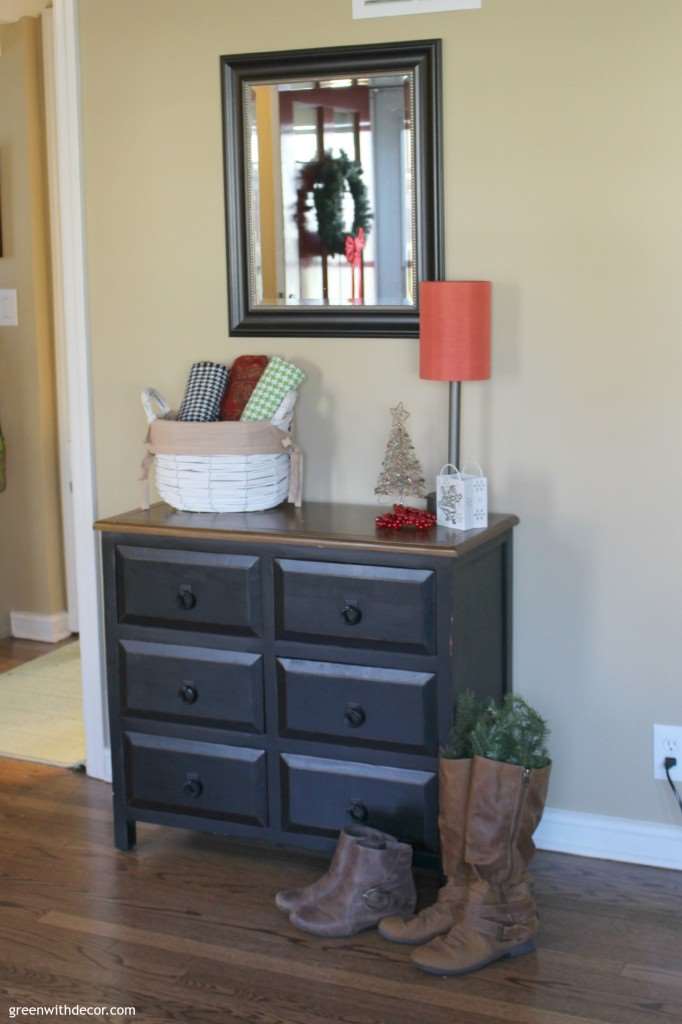 Tips for styling a ladder shelf for Christmas |Green With Decor