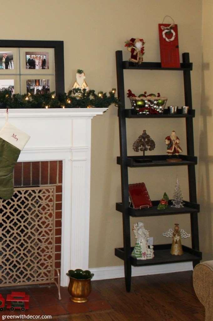 Christmas home tour! So comfy and cozy, I’m loving the way this blogger decorates for Christmas!| Green With Decor