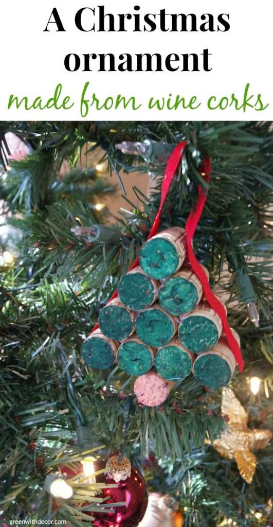 These are so cute! A Christmas ornament made with wine corks – I have to start saving my wine corks! | Green With Decor