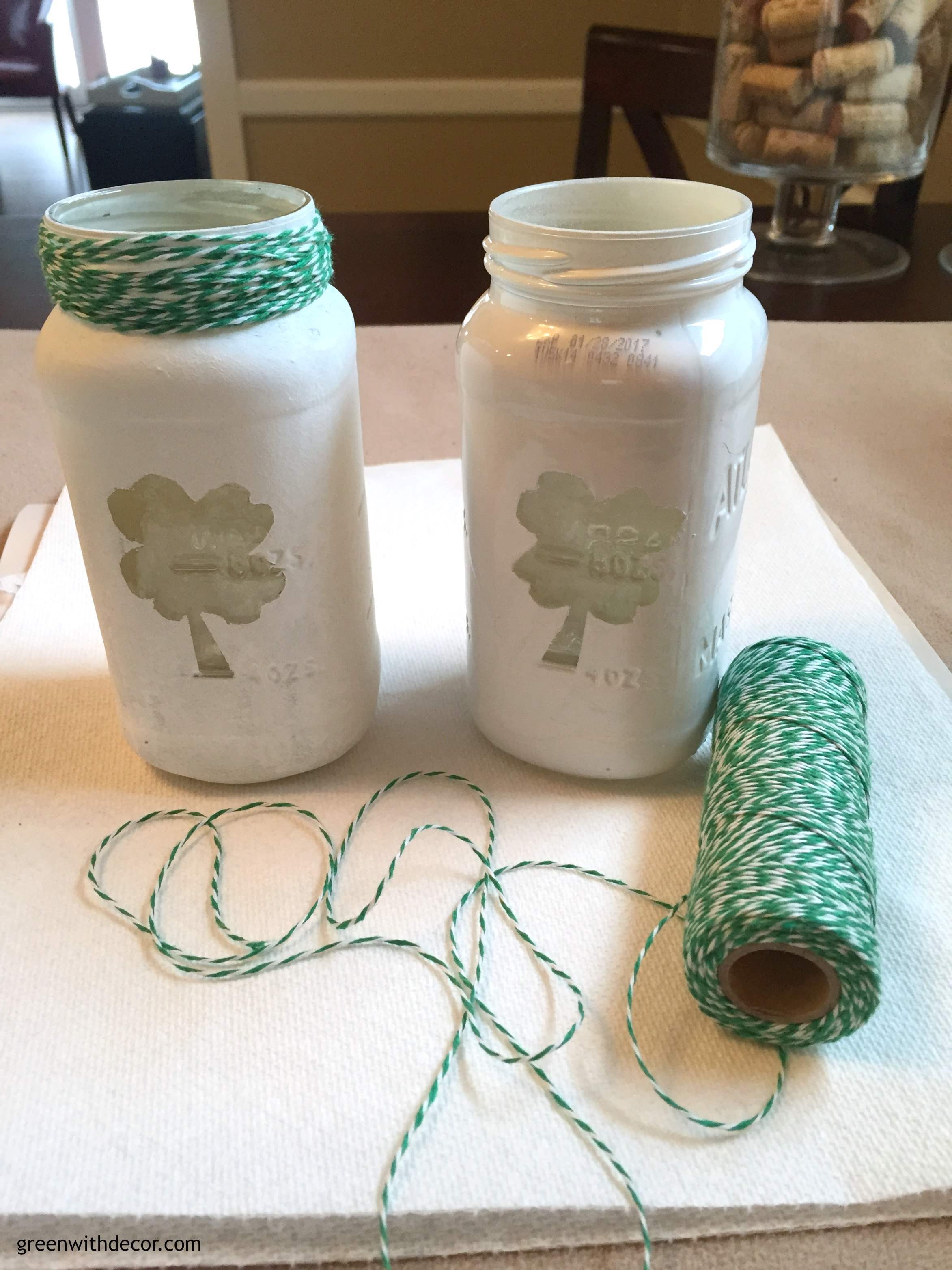 A fun St. Patrick’s Day craft with Mason jars. How cute are these? And she used old spaghetti jars instead of Mason jars, what a great idea! | Green With Decor 