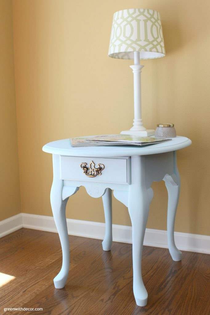 A pretty Queen Anne table makeover with Country Chic Paint’s Icicle clay paint. I want to try this paint! | Green With Decor