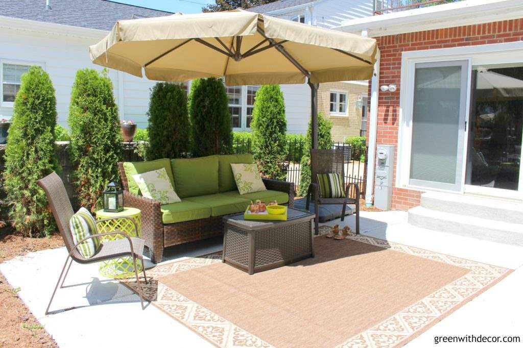 5 easy ways to add color to the patio. These are so fun! I want to finish decorating our patio now! | Green With Decor