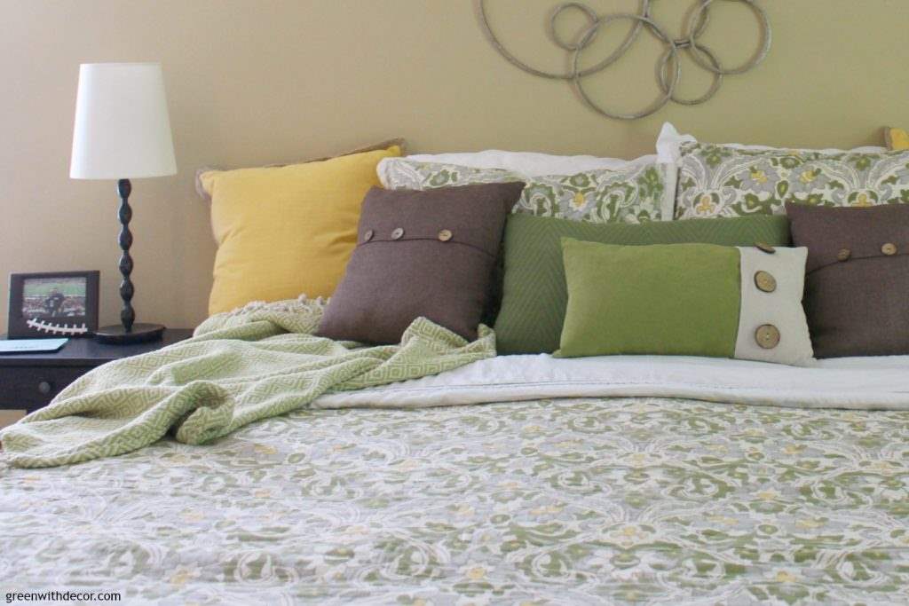 Set up your bedroom to get a good night’s sleep. I’m always focused on decorating the bedroom but she has some easy ideas for making your bedroom an easy place to fall asleep! And I want those comfy pillows she talks about! | Green With Decor