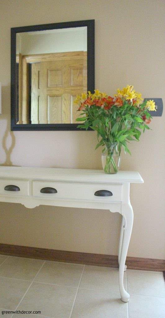 4 steps to a cheap easy foyer makeover. Love these ideas. I could update my old foyer for less than $100!
