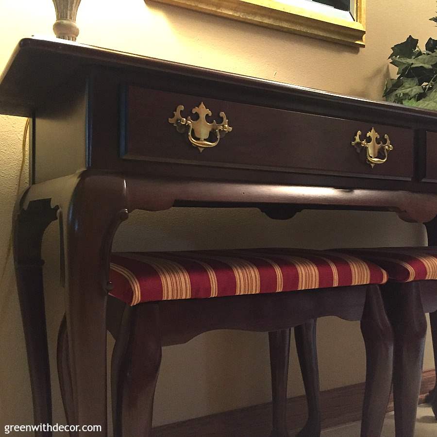 Check out this Queen Anne foyer table makeover with clay paint! I can’t believe how easy this painting process is, and this white paint is so pretty. It really brightens up this small foyer.