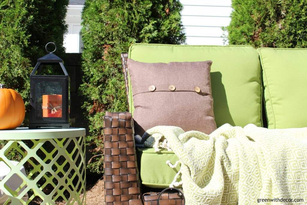 Love the fall patio! She has some great fall decorating ideas plus 18 other bloggers share their outdoor spaces all decked out for fall, too!