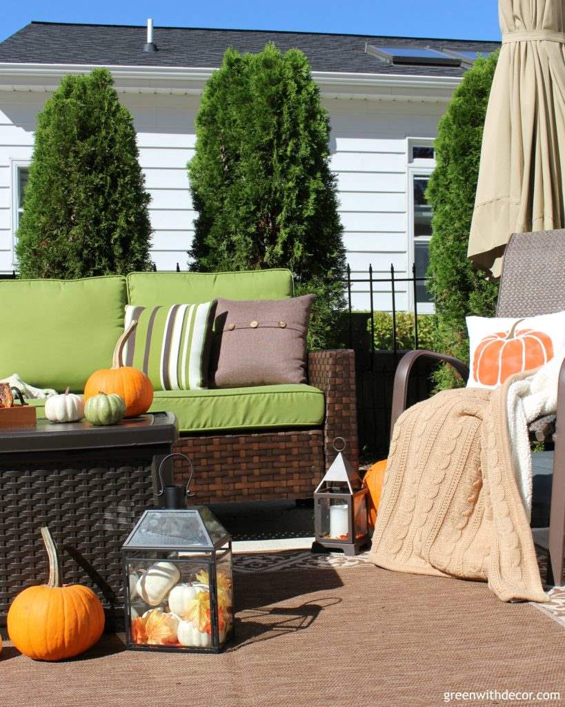 Love the fall patio! She has some great fall decorating ideas plus 18 other bloggers share their outdoor spaces all decked out for fall, too! 
