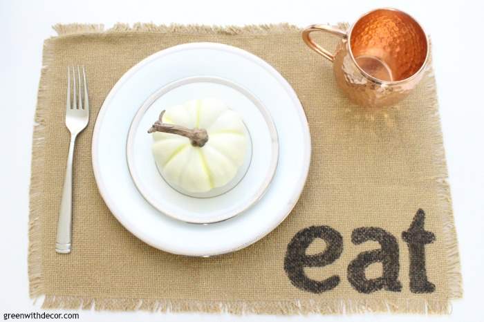 Easy DIY placemats with burlap and marker. These are perfect for Thanksgiving or any holiday, really, and they only take a few minutes to make!