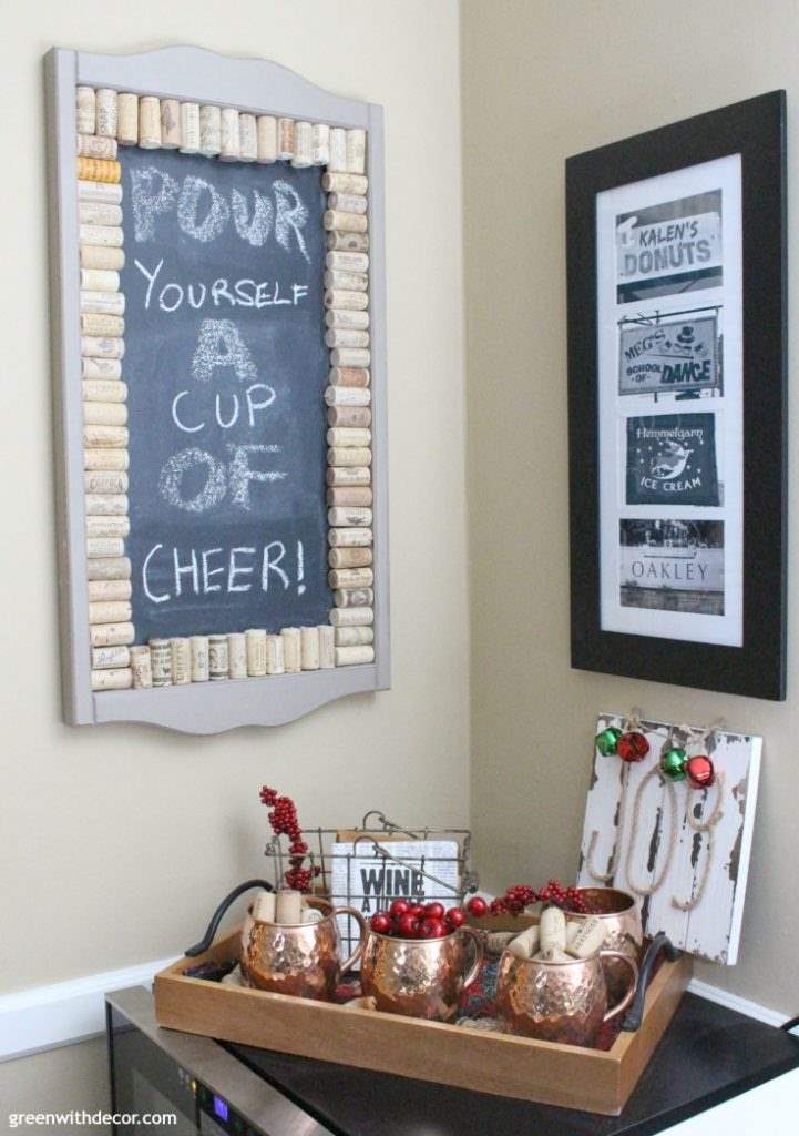 10 easy Christmas decorating ideas in the kitchen and bathroom. This blogger has great Christmas decorating ideas, and they don’t cost much at all! I love her white kitchen and all the festive Christmas pieces. Such a fun Christmas quote on the chalkboard!