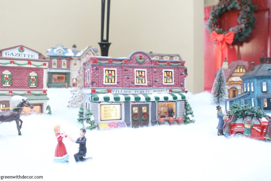 The Christmas village - Green With Decor