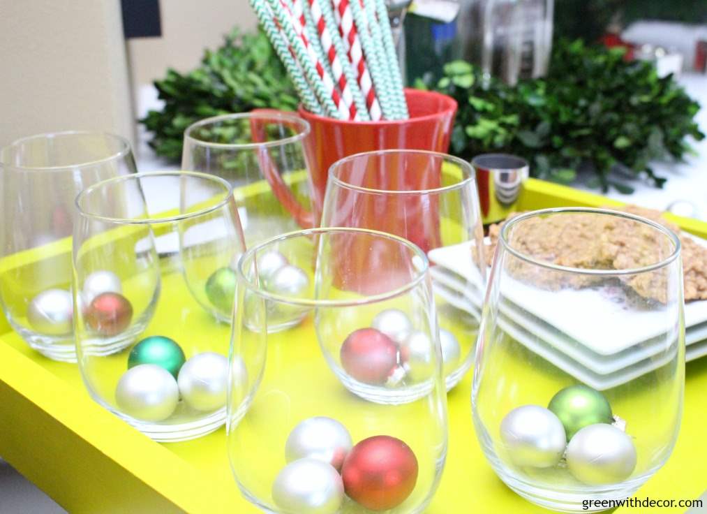 7 tips for setting up a holiday cocktail bar. Love her use of trays and the wreath, I wouldn’t have thought of that! And how festive are those straws and Christmas towel. This looks so festive!