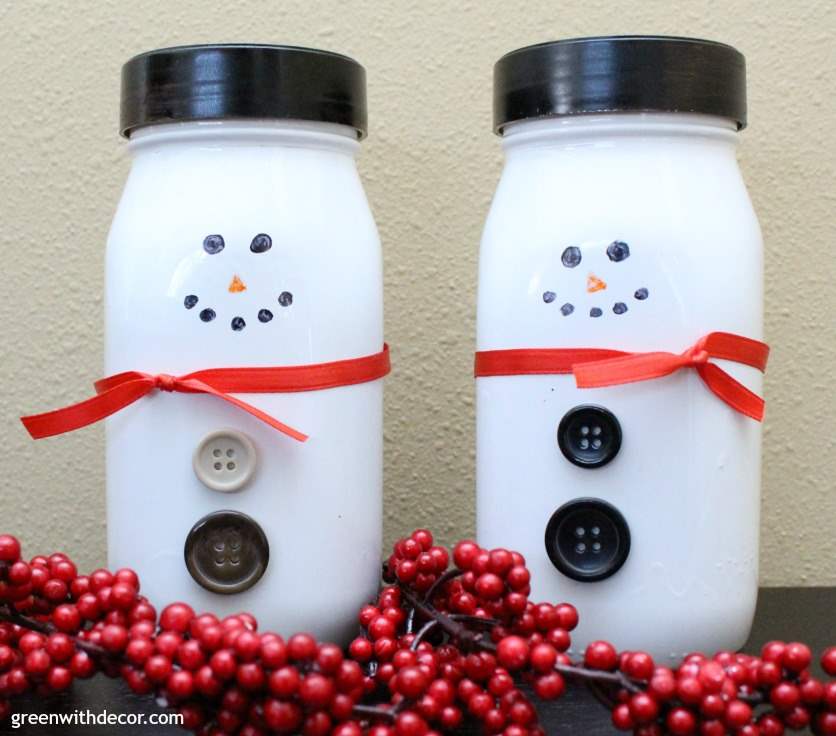 An easy winter craft: how to make snowmen from glass jars. What a great idea for winter decorating, usually everything is so bare after Christmas. This is such an easy DIY, the kids would love this craft- Fun idea with Rustoleum spray paint 