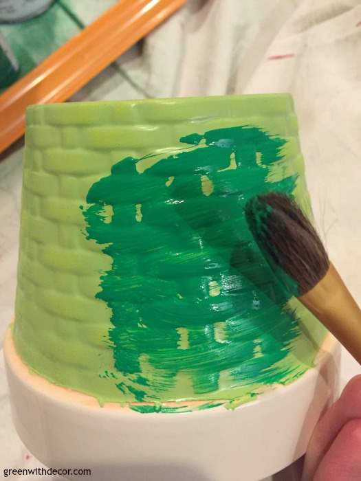 A St. Patrick’s Day DIY: Make a leprechaun hat with an old flower pot and some paint. A fun holiday craft.