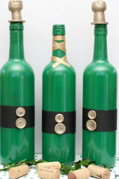 A St. Patrick’s Day DIY project with old wine bottles. craft | diy | wine bottles | corks | buttons | green and gold | ribbon | what a cute idea!