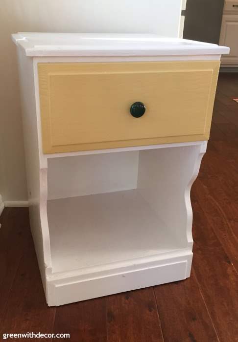 How to spray paint a nightstand the easy way. Such a simple way to give an old piece of furniture a whole new look without spending much. Definitely saving this so I can update some old furniture to give a room a new look! Fun idea with Rustoleum spray paint