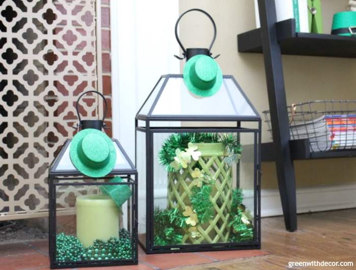 St. Patrick's Day decorating ideas for the living room, foyer and bathroom - love all the green touches she has! Plus a cute St. Patrick's Day DIY projects!