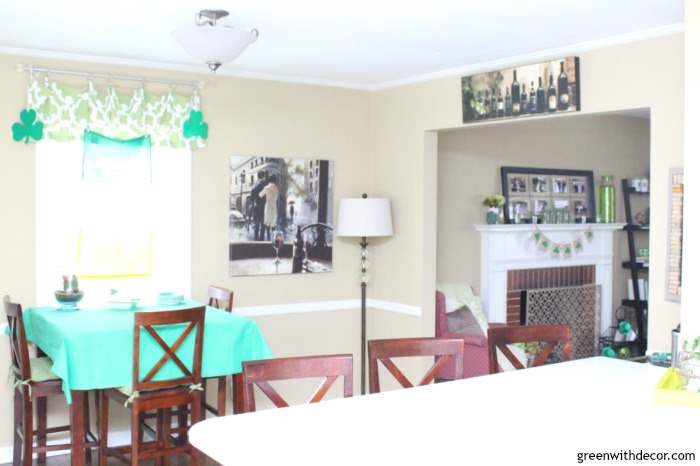 This dining room makeover looks SO GOOD now! You have to see how she transformed this space into a boho coastal dining room! #greenwithdecor #diningroom #boho #coastalstyle
