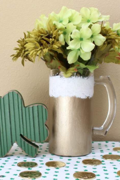 A DIY beer mug vase perfect for St. Patrick's Day! A DIY project with paint and an old beer mug. So festive!
