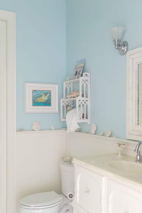 The best bathroom paint colors – a blue painted bathroom 