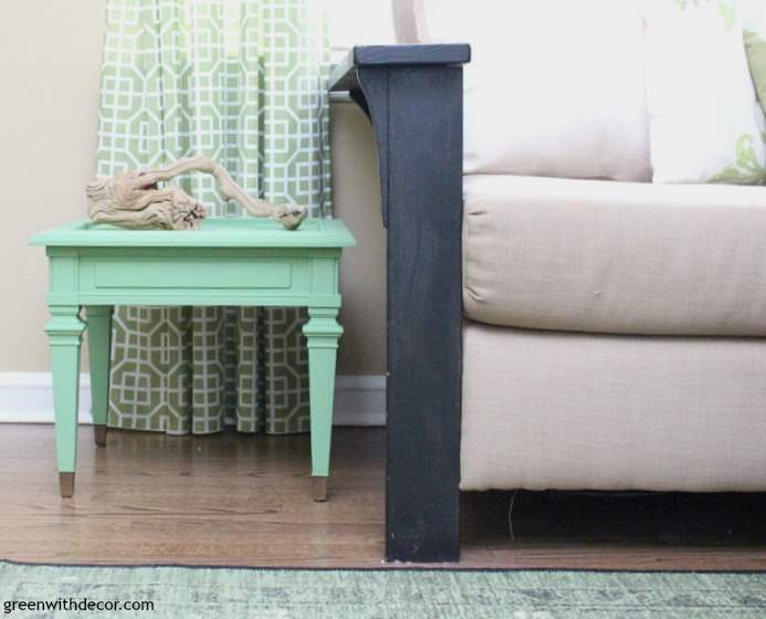How to paint a table with a lot of detailed trim, a detailed tutorial on using clay paint for a side table makeover. Love the pop of color! What a pretty shade of green.