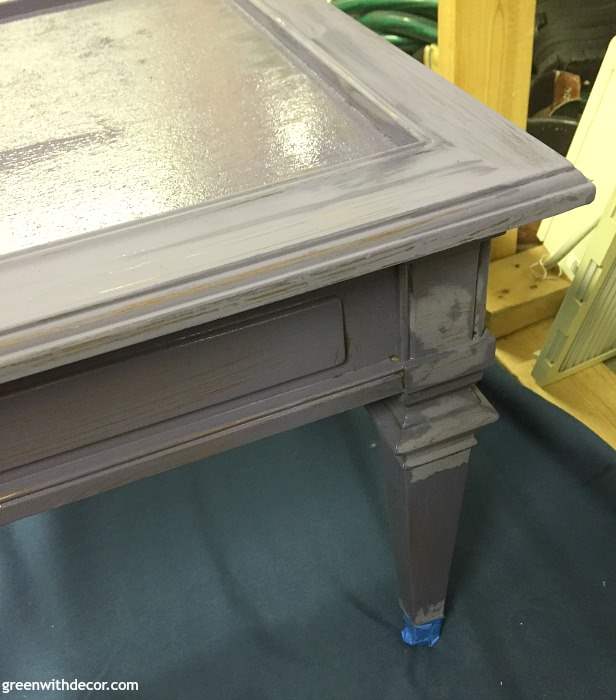 How to paint a table with a lot of detailed trim, a detailed tutorial on using clay paint for a side table makeover. Love the pop of color! What a pretty shade of green.