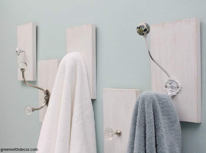 A DIY towel rack from old knobs and hooks - Green With Decor