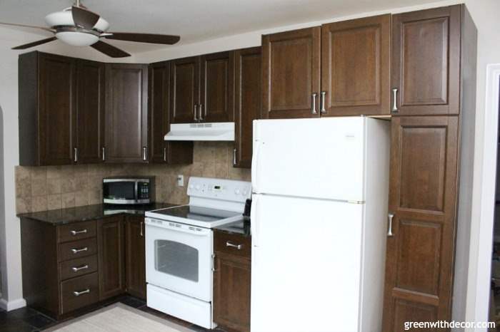 The painted kitchen: Aesthetic White - Green With Decor