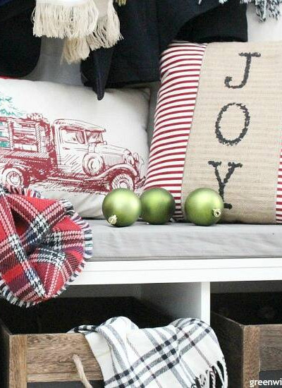 Christmas decorating ideas for the foyer. Love those wood rope crates!