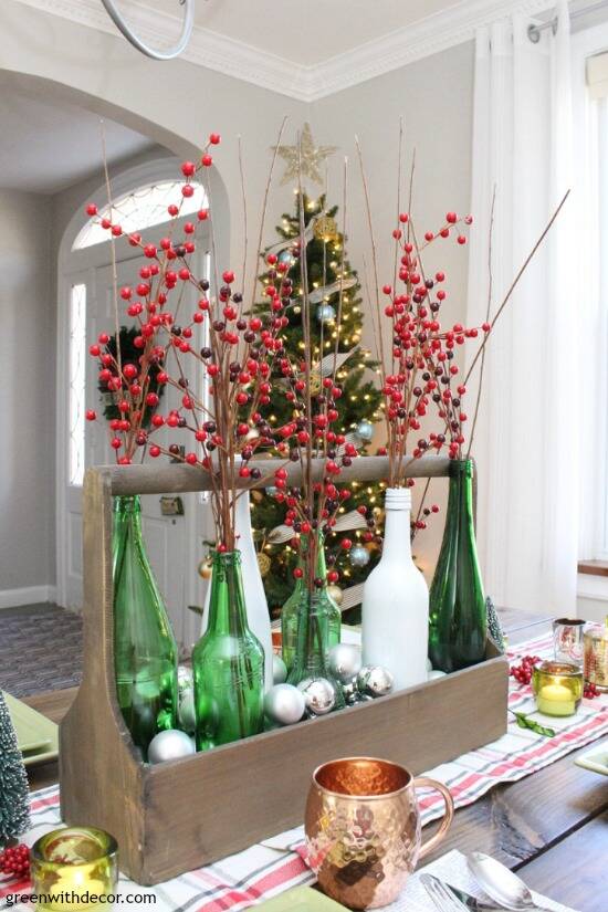 https://greenwithdecor.com/wp-content/uploads/2017/11/plaid-christmas-tablescape-centerpiece-tablescape-13.jpg