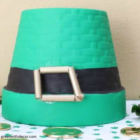 St. Patrick’s Day DIY: A leprechaun hat - Green With Decor