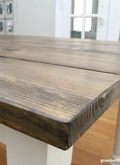 How to build a farmhouse dining table from start to finish - this table is gorgeous, and this step by step tutorial is easy to follow! Such a pretty finish on this table!