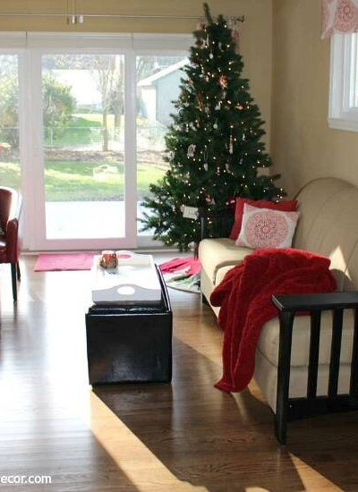 A great list of easy, affordable must haves for Christmas decorating. Things that mean the most and don’t break the bank! |