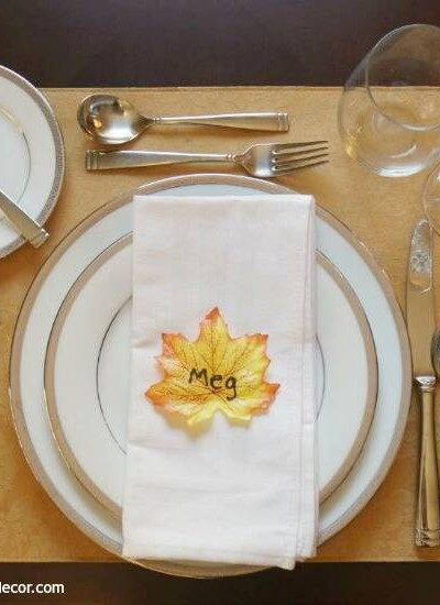 What a cute idea! An easy Thanksgiving place setting. Seriously, setting the table took longer than making these.