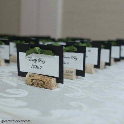 DIY wedding place cards from wine corks