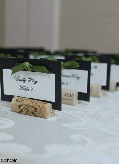 I love these! Plus you can save money by making your own wedding place cards from wine corks, card stock and ribbon. This tutorial is so easy to follow!