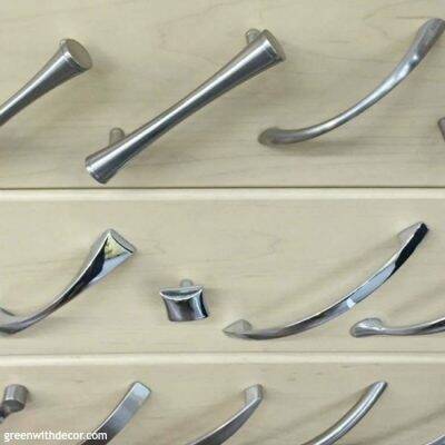 Great tips for picking kitchen cabinet handles. Color, shape, size, etc.