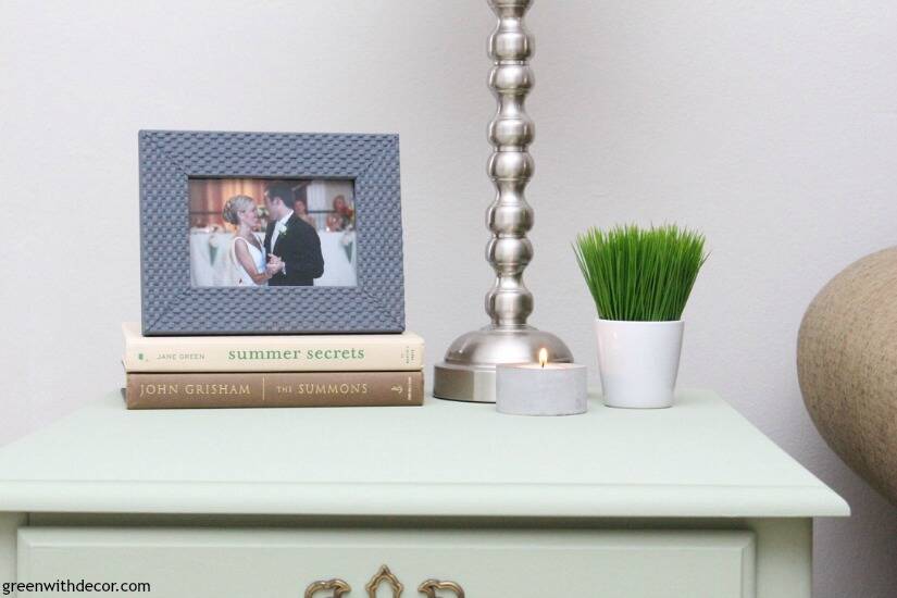 A quick way to give a table a makeover! Use a paint sprayer to get good coverage on any furniture makeover. Plus you can even use the paint sprayer with clay paint, love this green color!