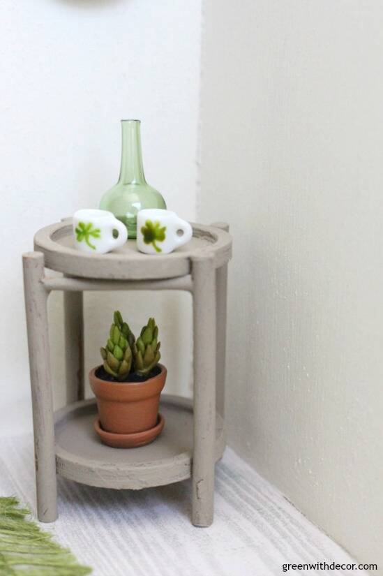 A miniature St. Patrick's Day dining room - easy ideas for dollhouse decorating! Such cute shamrock mugs for St. Patrick's Day, and love that potted succulent!