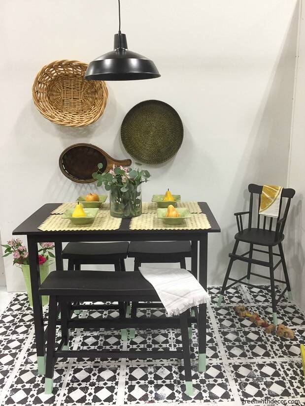 Breakfast nook with black table, stools and high chiar