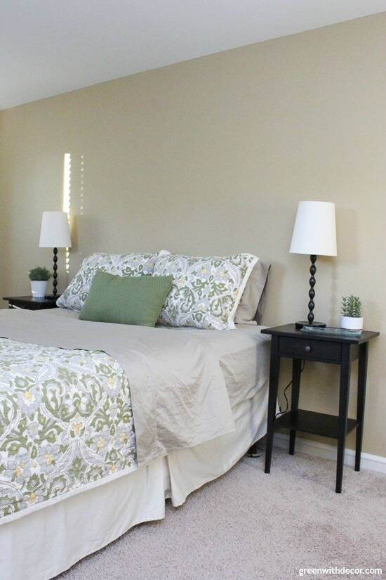 Camelback walls in a bedroom with black nightstands and khaki sheets