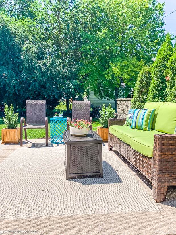 Outdoor sofa clearance pillows