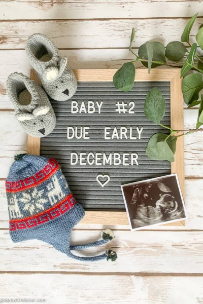 Letter board baby announcement with knit hat