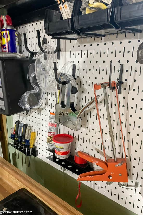 An easy way to organize tools - Green WIth DEcor